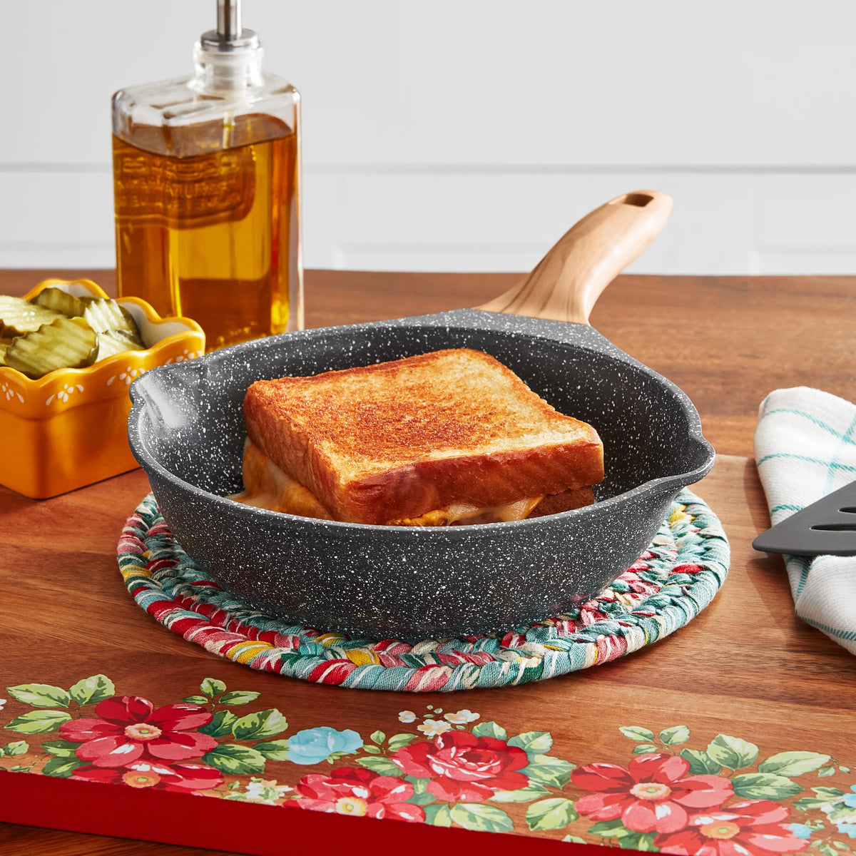 2026 The Pioneer Woman Prairie Signature Cast Aluminum 8-Inch Fry Pan, Charcoal Speckle