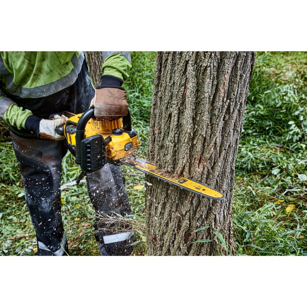 2026 DW 60V MAX Chainsaw 18" Brushless Cordless Kit DCCS672X1 from DW
